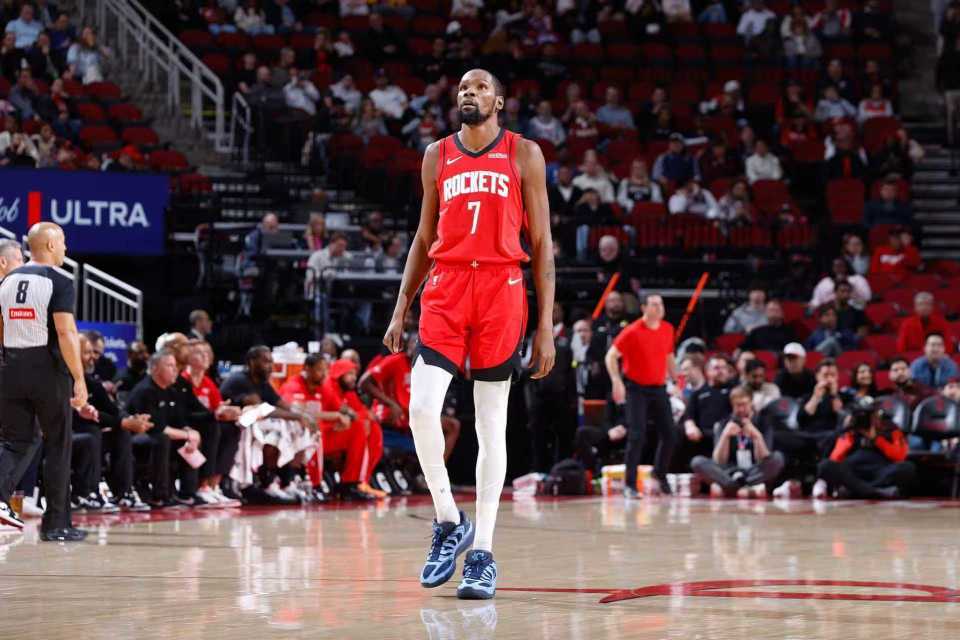 火箭终结3连败重返前六！杜兰特28+10秀暴扣 小贾18+7送关键三分