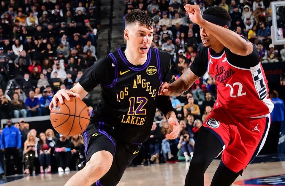 开云移动客户端-前两分钟拿下6分，结果湖人锋线新星在后面的46分钟只得到了1分？