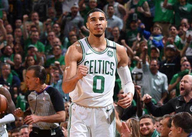 开云官方平台-连续两战44+ 收放自如塔图姆已是联盟超级得分手