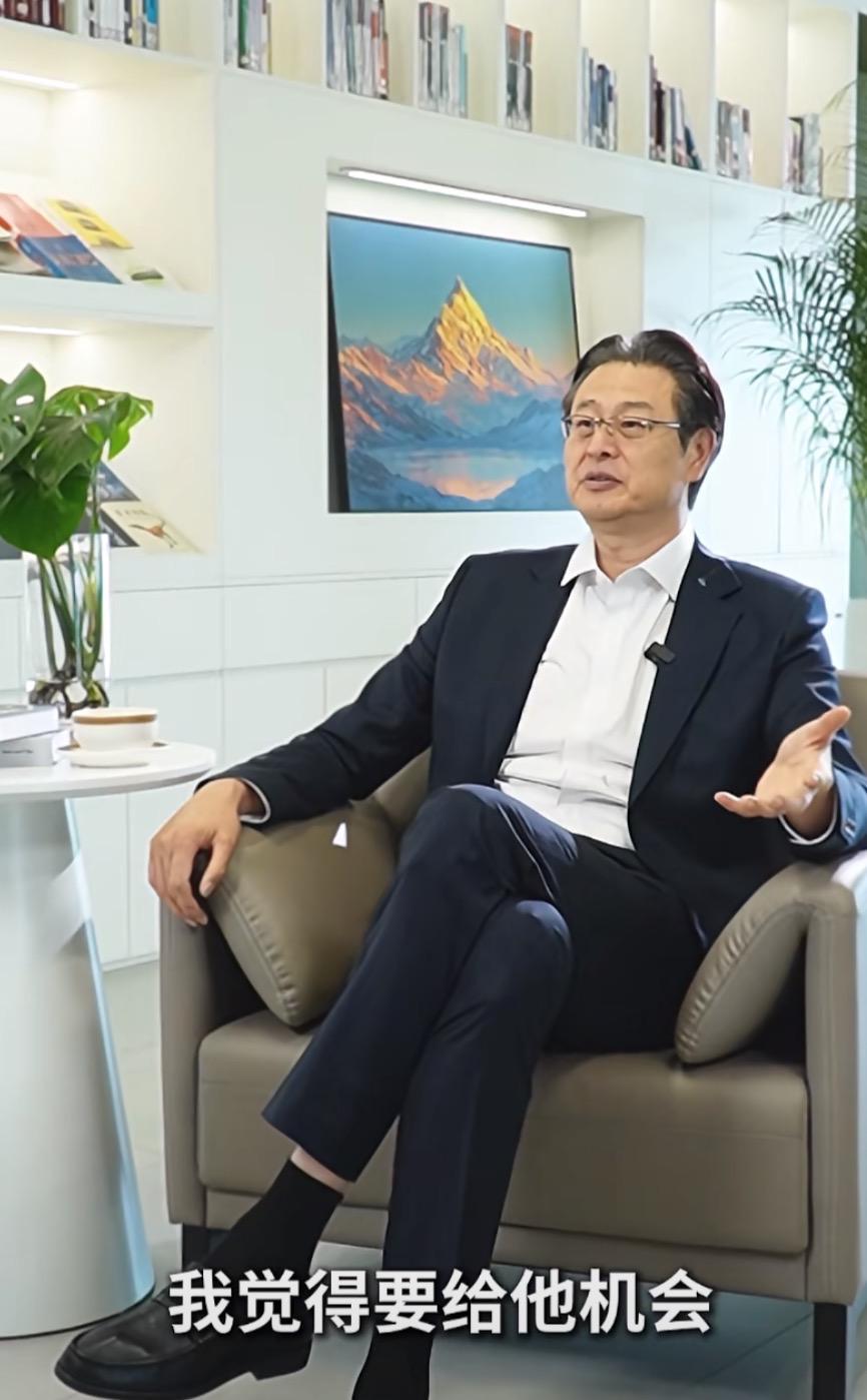 开云APP下载-广东3消息！杜锋获男篮名宿力挺，麦考尔暂时离队，拉科迎首秀