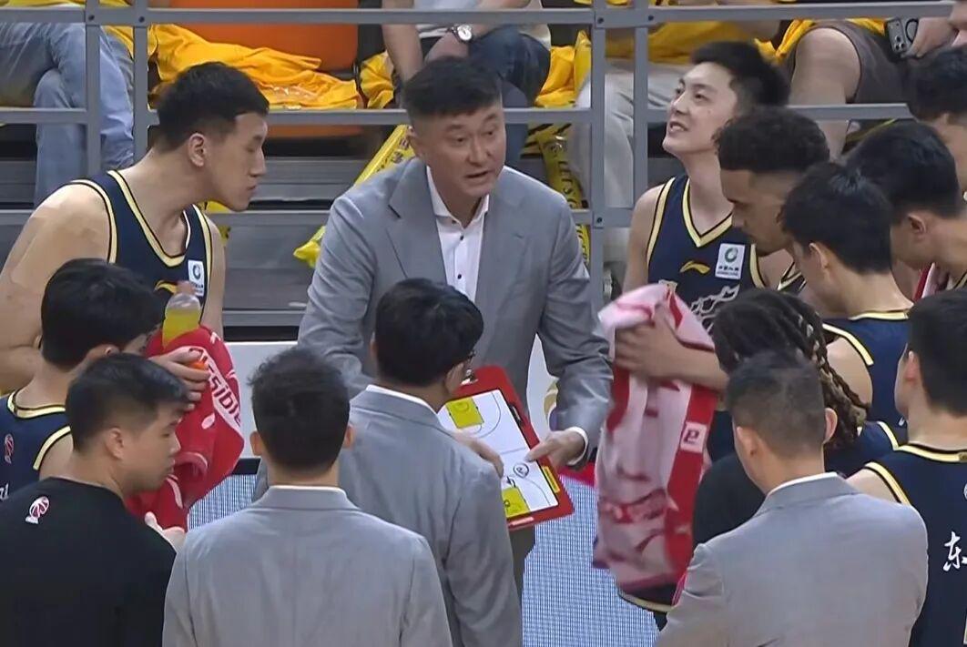 开云中国官网-广东男篮加时3分险胜北京,张皓嘉读秒绝杀 胡明轩23+6奎因39+9+8