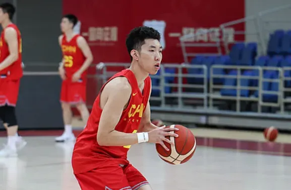 开云移动客户端-廖三宁半场出战13分钟，5中4、罚球3中2得到10分4篮板2助攻